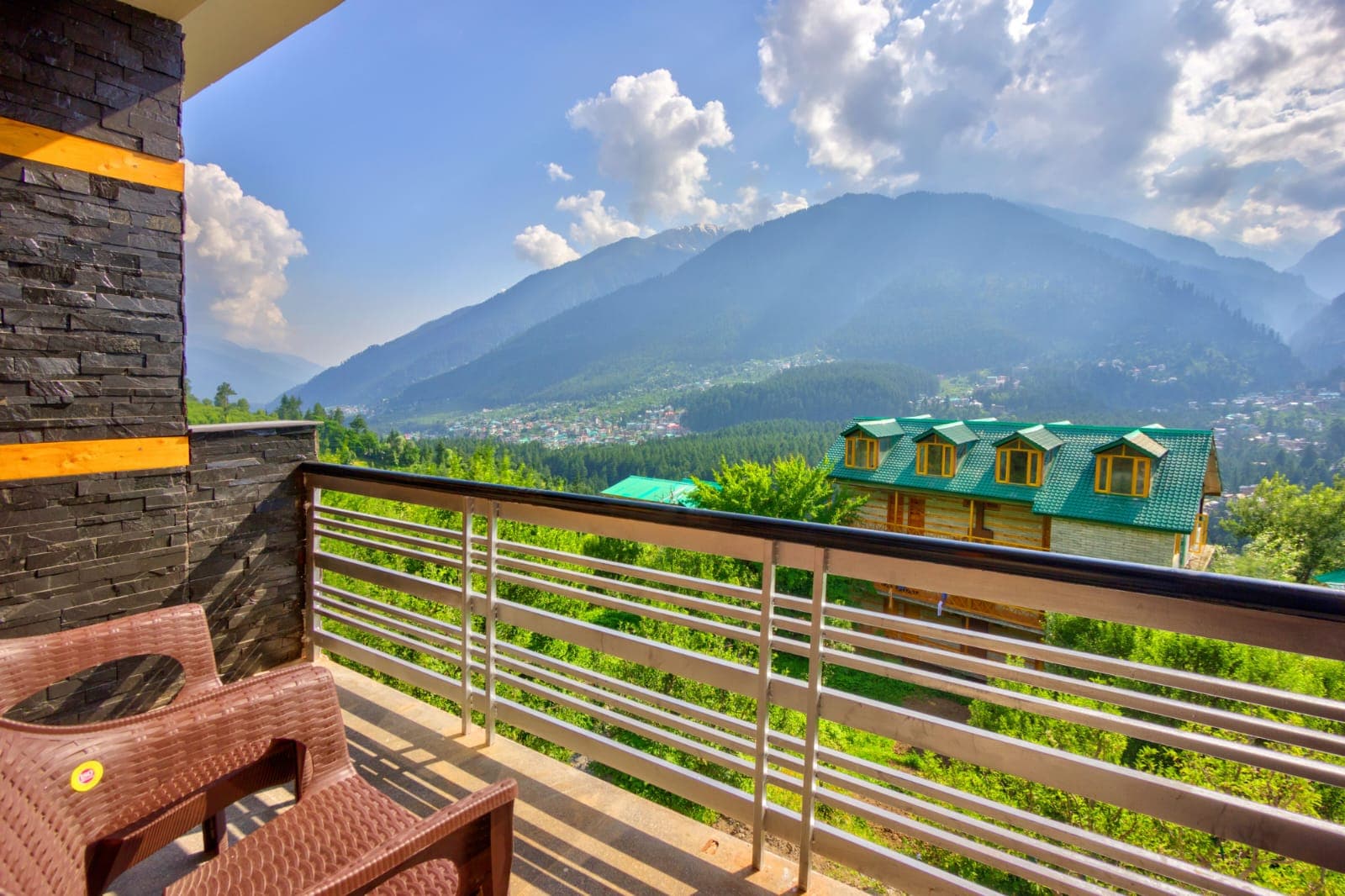 Sit-out overlooking the peaks