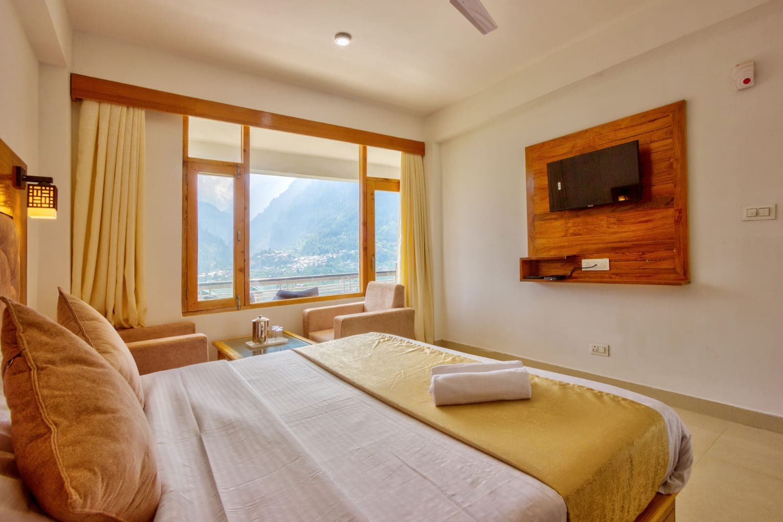 River Room — room photo
